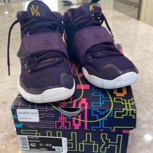 Youth Kyrie 6 grand purple sneakers